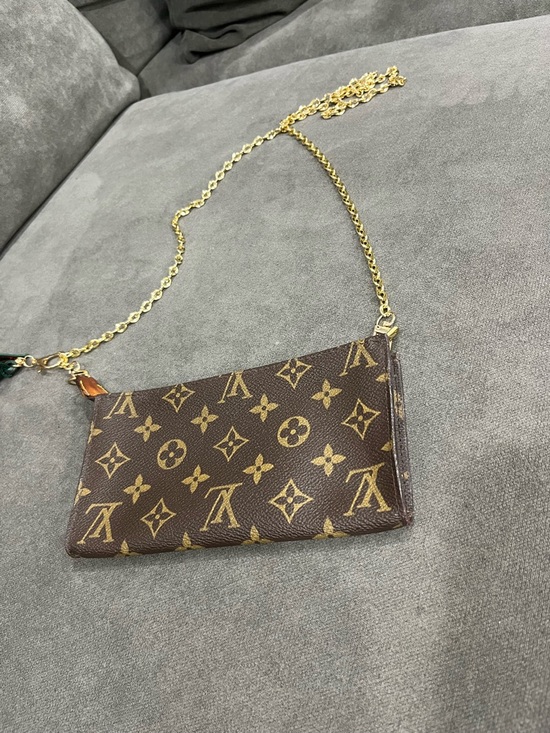 Louis Vuitton - Picture 11 of 13